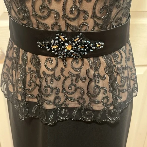 Ignite Evenings, Carolyn Black beaded peplum floor length formal gown women’s 6 - Picture 3 of 10